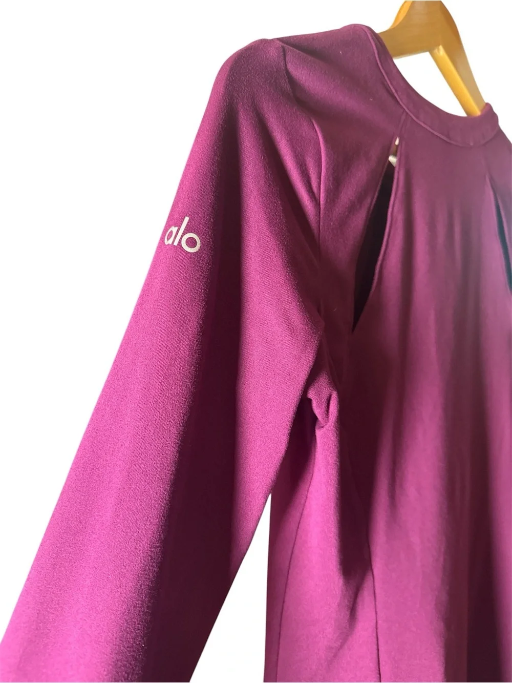 Alo Yoga Mantra Long Sleeve Cutout Top Purple Size Small